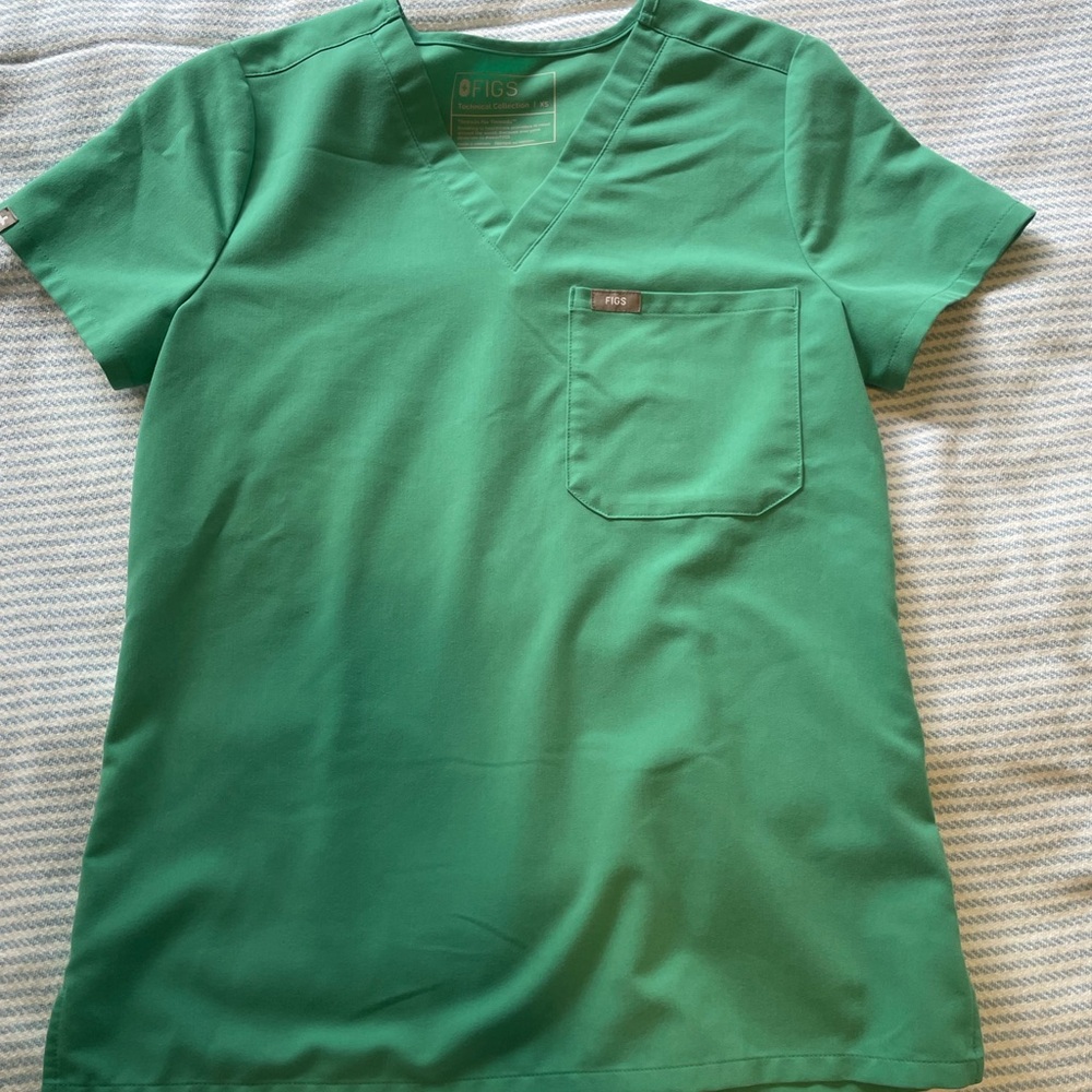 Caterina One pocket scrub top